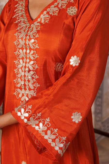 Shop_Bannhi By Priyanka Rathore_Rust Silk, Organza Gota Patti, Embroidery V-neck Kurta Pant And Dupatta Set _Online_at_Aza_Fashions