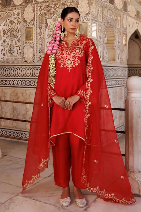 Bannhi By Priyanka Rathore Aari Embroidered Short Kurta With Pant & Dupatta 