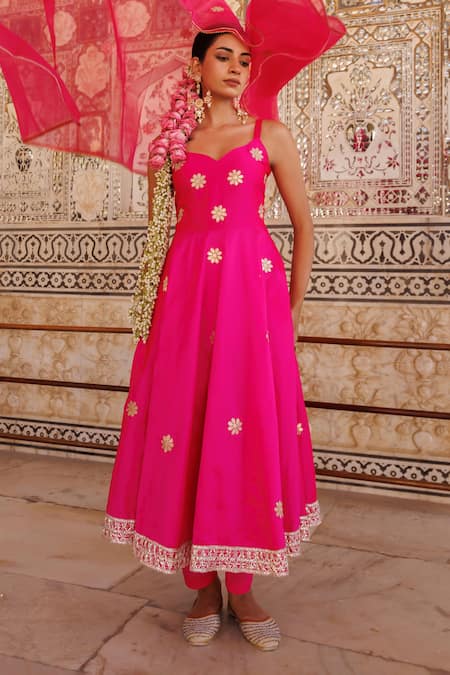 Buy_Bannhi By Priyanka Rathore_Fuchsia Taffeta, Organza Gota Patti, Zari Sweetheart Floral Motif Anarkali Set _Online_at_Aza_Fashions