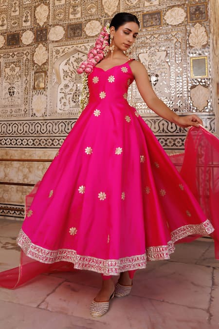 Shop_Bannhi By Priyanka Rathore_Fuchsia Taffeta, Organza Gota Patti, Zari Sweetheart Floral Motif Anarkali Set _Online_at_Aza_Fashions