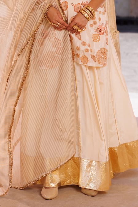 Bannhi By Priyanka Rathore Ivory Crepe, Tissue Embroidery, Sequins, Printed And Kurta Skirt Set With Dupatta Online at Aza Fashions Bannhi By Priyanka Rathore_Ivory Crepe, Tissue Embroidery, Sequins, Printed And Kurta Skirt Set With Dupatta _Online_at_Aza_Fashions