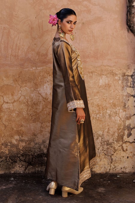 Bannhi By Priyanka Rathore Mettalic Tissue Hand Embroidered Kaftan 