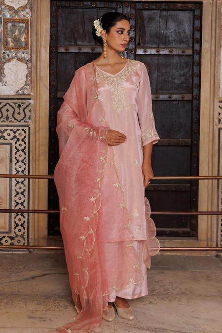 Bannhi By Priyanka Rathore_Pink Georgette, Organza Embroidery, Metallic Aari Kurta Palazzo And Dupatta Set _at_Aza_Fashions