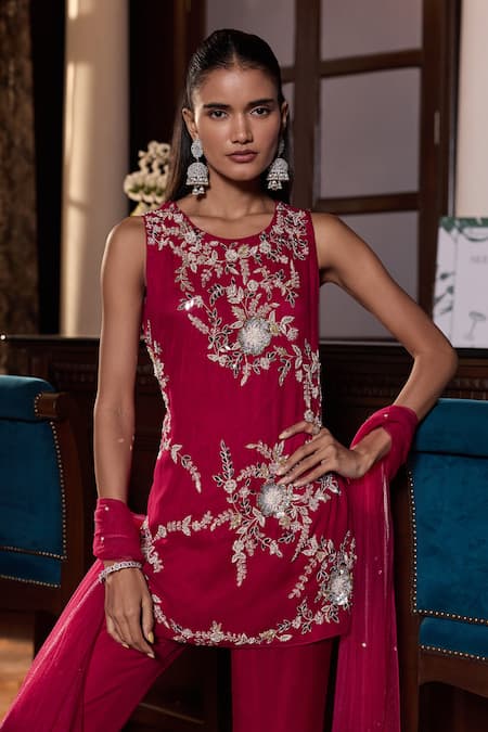 Shop Seema Thukral Pink Georgette, Organza Sequins, Anchal Embellished Sleeveless Kurta Pant Set Online at Aza Fashions Shop_Seema Thukral_Pink Georgette, Organza Sequins, Anchal Embellished Sleeveless Kurta Pant Set _Online_at_Aza_Fashions