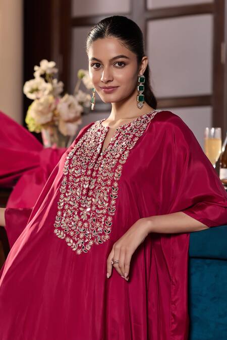 Seema Thukral Pink Silk Embroidery, Sequins Split V-neck Sahiba Embellished Kaftan Online at Aza Fashions Seema Thukral_Pink Silk Embroidery, Sequins Split V-neck Sahiba Embellished Kaftan _Online_at_Aza_Fashions
