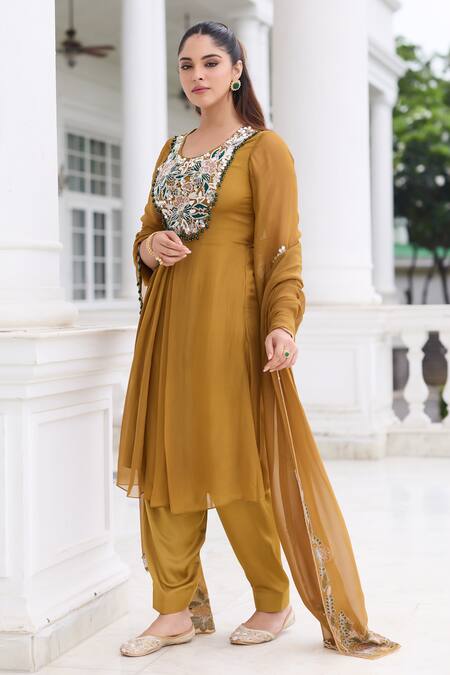 Shop Seema Thukral Gold Organza, Satin Beads, Embroidery, Piping Shubham Embellished Kurta Set Online at Aza Fashions Shop_Seema Thukral_Gold Organza, Satin Beads, Embroidery, Piping Shubham Embellished Kurta Set _Online_at_Aza_Fashions