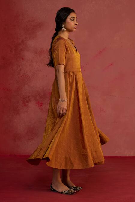 Buy Rhua Rust Tissue, Organza Embroidery, Metallic Thread Handwoven Banarsi Kurta Set Online at Aza Fashions Buy_Rhua_Rust Tissue, Organza Embroidery, Metallic Thread Handwoven Banarsi Kurta Set _Online_at_Aza_Fashions