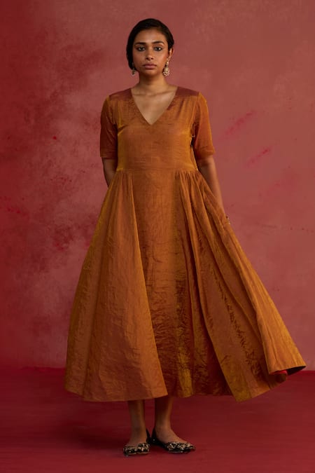 Rhua Handwoven Banarsi Tissue Kurta Set  