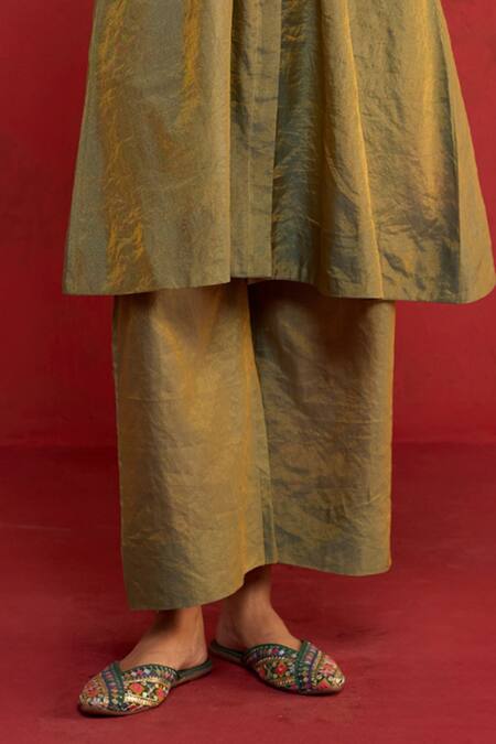 Rhua Green Silk, Organza Embroidery, Zari Handcrafted Thread And Zardozi Kurta Set Online at Aza Fashions Rhua_Green Silk, Organza Embroidery, Zari Handcrafted Thread And Zardozi Kurta Set _Online_at_Aza_Fashions