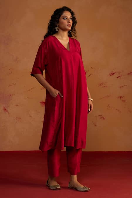 Buy_Rhua_Red Silk V-neck Pure Kurta And Pant Set _Online_at_Aza_Fashions