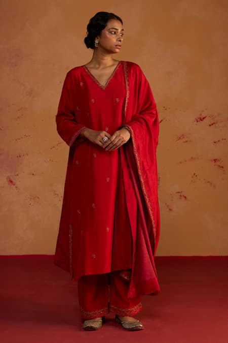 Rhua Ari & Zardozi Embroidered Kurta Set 