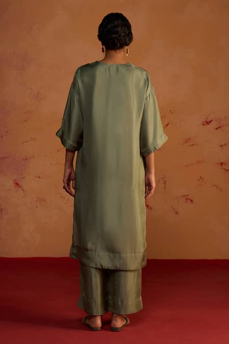 Rhua Embroidered Dupatta & Kurta Set 