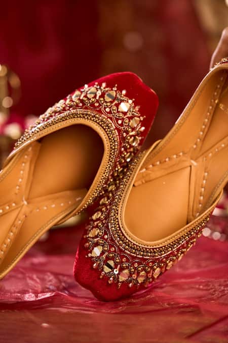 House Of Vian Falak Red Embellished Juttis