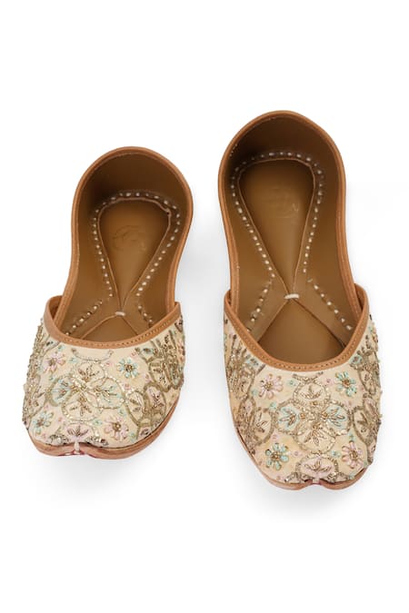 NR By Nidhi Rathi Floral & Geometric Embroidered Jutti