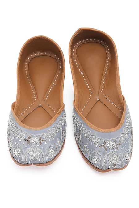 NR By Nidhi Rathi Embroidered & Embellished Jutti 