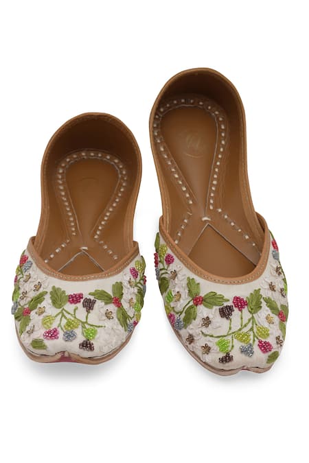 NR By Nidhi Rathi Floral & Berry Embroidered Jutti 