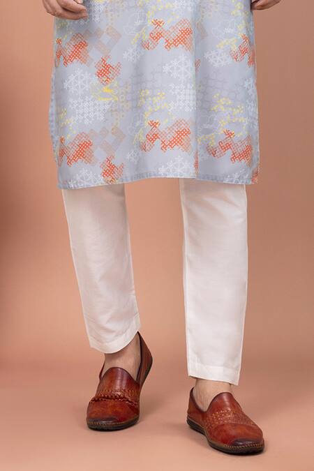 Priyanka Haralalka_Gray Cotton Embroidery Geometrical Print Kurta And Pyjama Set _Online_at_Aza_Fashions