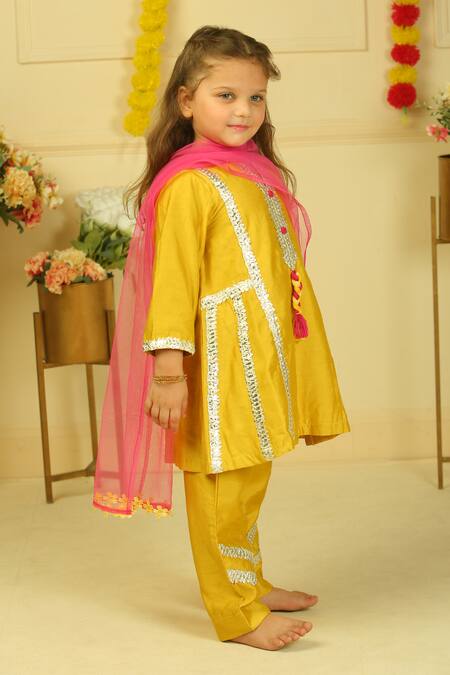 Pankhuri By Priyanka_Mustard Chanderi Lace, Metallic Thread Work Kurta Pant Set _Online_at_Aza_Fashions