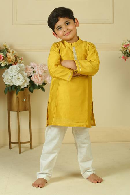 Pankhuri By Priyanka_Mustard Chanderi Contrast Patch Pocket Kurta Set _Online_at_Aza_Fashions