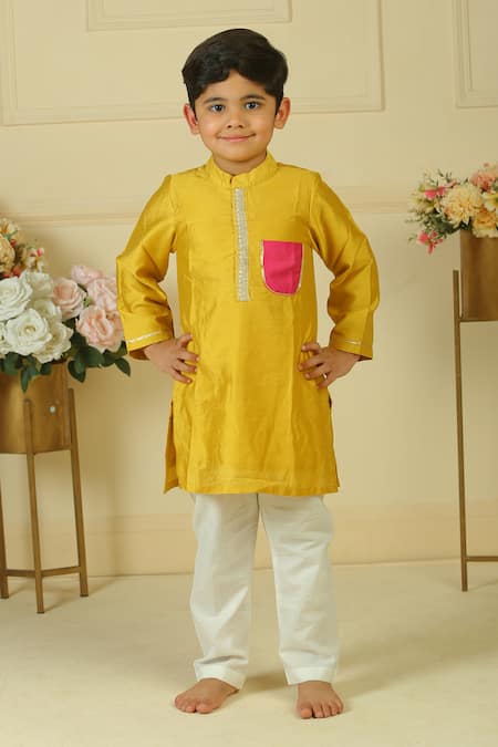 Pankhuri By Priyanka Contrast Patch Pocket Kurta Set 