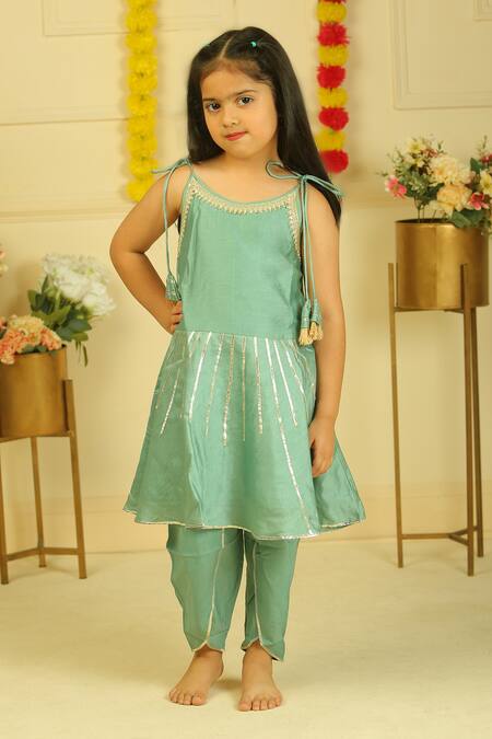 Shop Pankhuri By Priyanka Green Chanderi Lace, Tassels Gota Work Kurta And Tulip Pant Set Online at Aza Fashions Shop_Pankhuri By Priyanka_Green Chanderi Lace, Tassels Gota Work Kurta And Tulip Pant Set _Online_at_Aza_Fashions