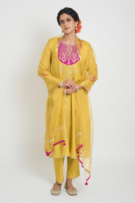 Sinjhar Embroidered Chanderi Kurta, Pant & Dupatta Set 