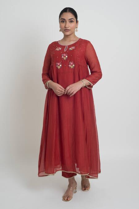 Buy Sinjhar Red Chanderi Embroidery, Sequins, Stones, Tassels Kurta, Pant And Dupatta Set Online at Aza Fashions Buy_Sinjhar_Red Chanderi Embroidery, Sequins, Stones, Tassels Kurta, Pant And Dupatta Set _Online_at_Aza_Fashions