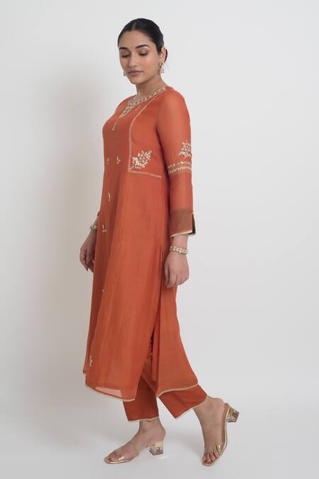 Buy_Sinjhar_Rust Chanderi Embroidery, Zari Round Neck, Split Kurta, Pant And Dupatta Set _Online_at_Aza_Fashions