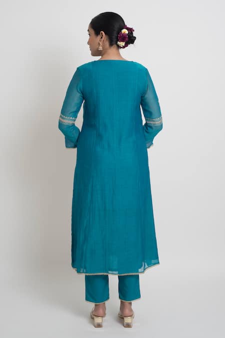 Sinjhar Embroidered Chanderi Kurta & Pant Set With Dupatta 