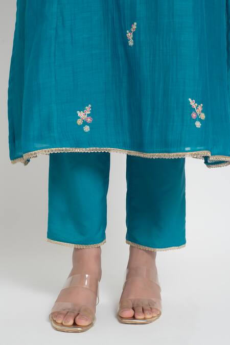 Buy_Sinjhar_Blue Chanderi Embroidery, Piping Round Neck, Split Kurta And Pant Set With Dupatta _Online_at_Aza_Fashions
