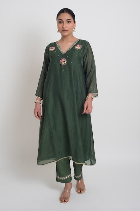 Buy Sinjhar Green Chanderi Embroidery, Beads, Sequins V-neck Kurta, Pant And Dupatta Set Online at Aza Fashions Buy_Sinjhar_Green Chanderi Embroidery, Beads, Sequins V-neck Kurta, Pant And Dupatta Set _Online_at_Aza_Fashions