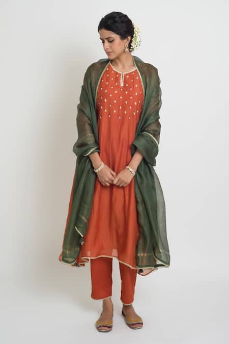 Sinjhar Embroidered Chanderi Kurta Set With Dupatta 