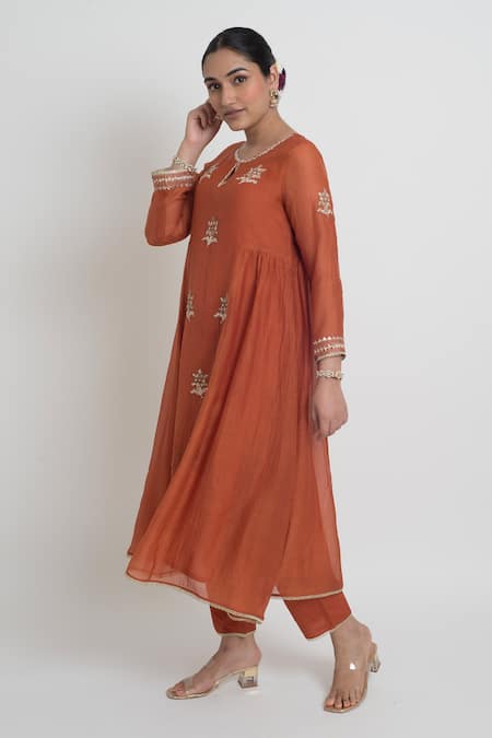 Sinjhar_Rust Chanderi Embroidery, Zari, Piping Round Neck, Kurta, Pant And Dupatta Set _Online_at_Aza_Fashions