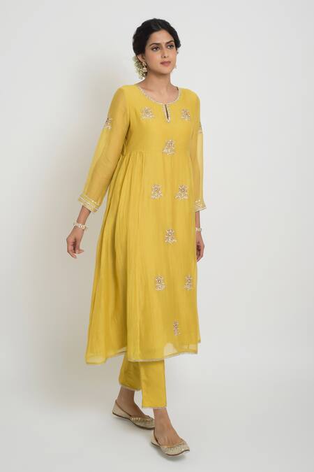 Sinjhar_Yellow Chanderi, Kota Doria Sequins, Embroidered Kurta, Pant And Silk Dupatta _Online_at_Aza_Fashions