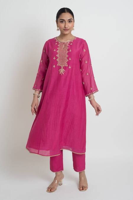 Buy_Sinjhar_Fuchsia Chanderi, Silk Organza Embroidery, Zari Split Kurta, Pant And Dupatta Set _Online_at_Aza_Fashions