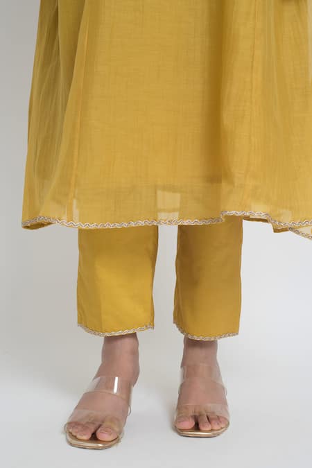 Buy_Sinjhar_Yellow Chanderi, Silk Organza Sequins, Embroidery, Kurta, Pant And Dupatta Set 
