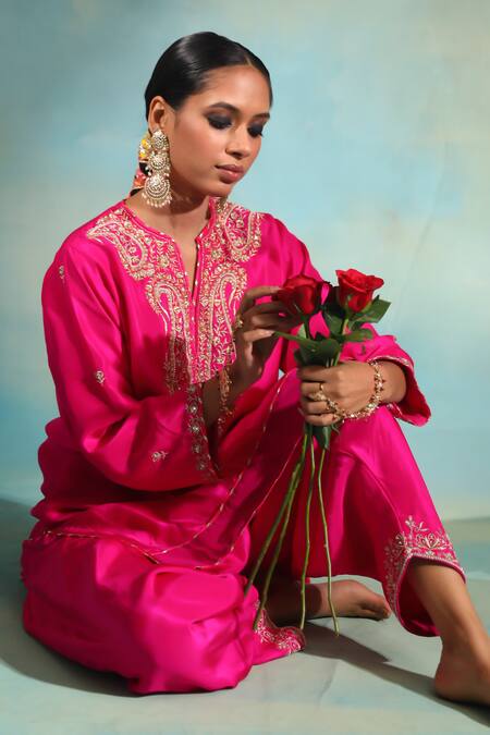 Buy_Swati Wadhwani Couture_Pink Silk, Tissue Zari, Pearls, Embroidery, Pom-poms V-neck And Kurta Dhoti Set 