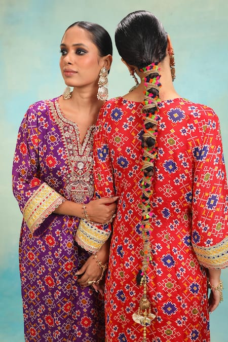 Buy_Swati Wadhwani Couture_Purple Chinon Embroidery V-neck Patola Printed Kaftan With Dabka Work 