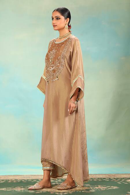 Buy_Swati Wadhwani Couture_Gold Tissue, Chanderi Embroidery, Zari Round Neck Dabka And Kurta Set _Online_at_Aza_Fashions