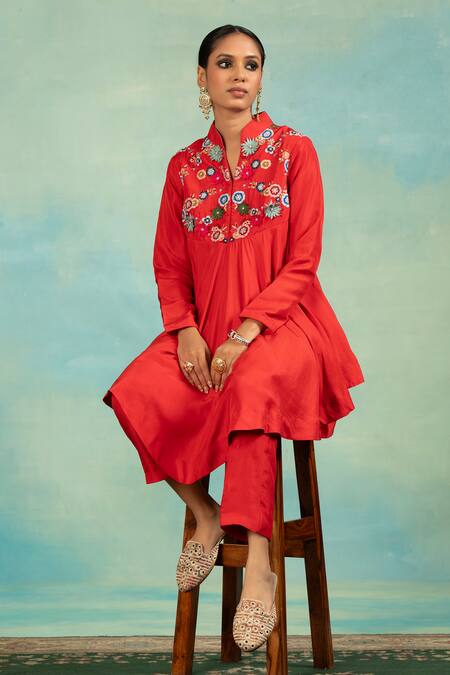 Buy_Swati Wadhwani Couture_Red Silk, Crepe Embroidery Mandarin Collar, Split V-neck Peplum Kurta And Pant Set 