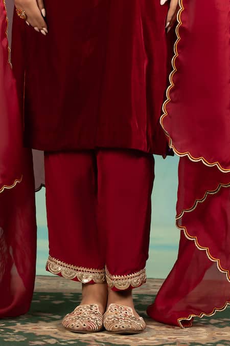 Swati Wadhwani Couture_Maroon Velvet, Crepe Embroidery, Metallic Thread, Piping V-neck Dabka Kurta Set _Online_at_Aza_Fashions