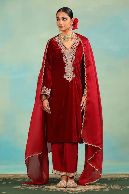 Swati Wadhwani Couture_Maroon Velvet, Crepe Embroidery, Metallic Thread, Piping V-neck Dabka Kurta Set _at_Aza_Fashions
