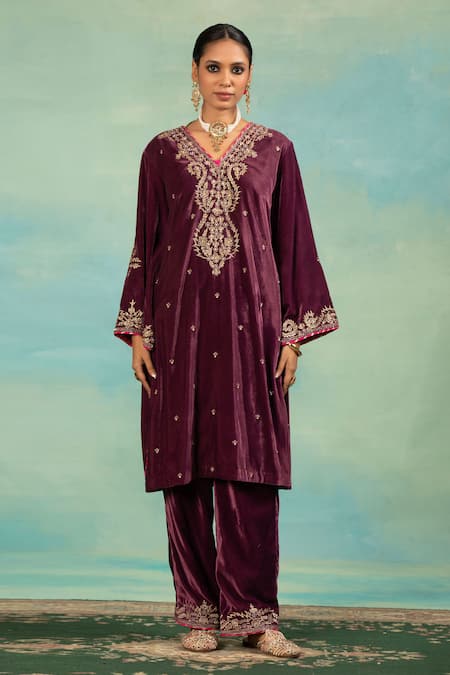 Swati Wadhwani Couture Velvet Zari & Pearl Embroidered Kurta Set 