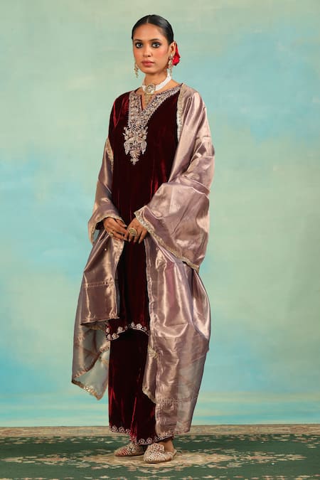 Swati Wadhwani Couture_Maroon Velvet, Tissue Embroidery V-neck Dabka Kurta Set With Dupatta _at_Aza_Fashions