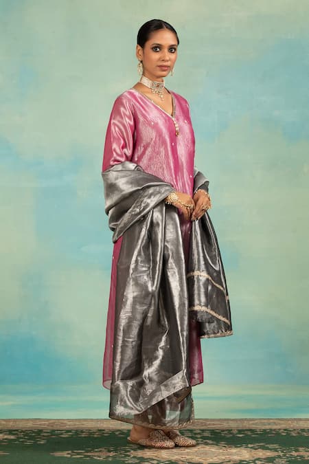 Buy_Swati Wadhwani Couture_Pink Tissue Sequins, Pearls V-neck And Embroidered Kurta Set 