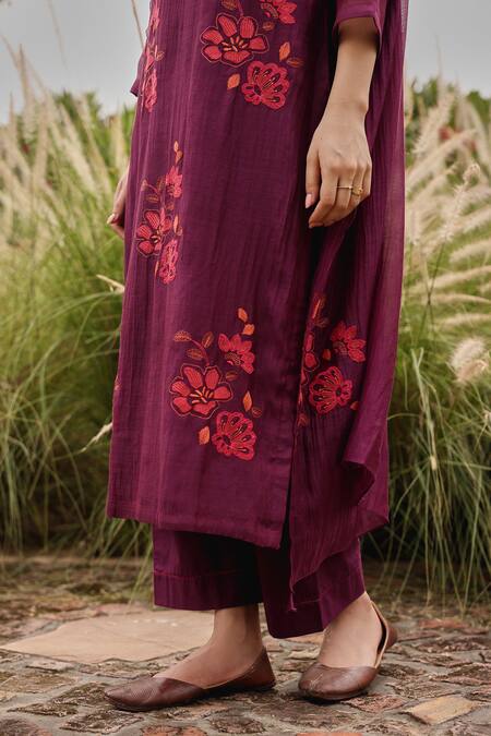 Vaayu Purple Muslin, Cotton Applique Round Neck Amethyst Kurta Set Online at Aza Fashions Vaayu_Purple Muslin, Cotton Applique Round Neck Amethyst Kurta Set _Online_at_Aza_Fashions