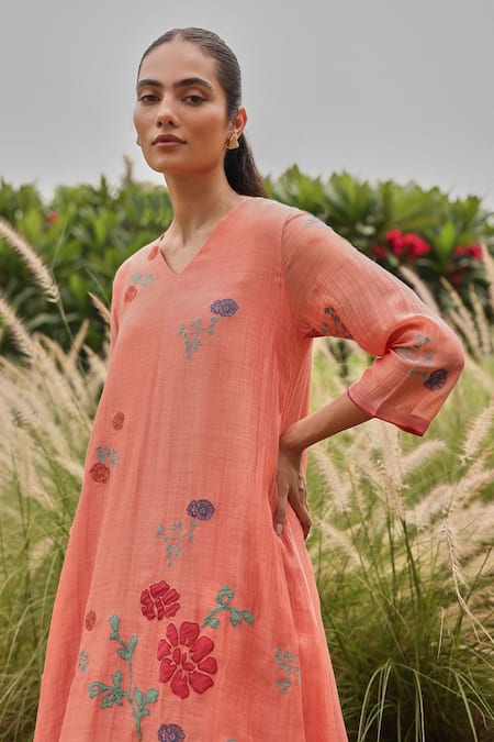 Vaayu Pink Muslin, Cotton Applique, Embroidery V-neck Magnolia Kurta And Pant Set Online at Aza Fashions Vaayu_Pink Muslin, Cotton Applique, Embroidery V-neck Magnolia Kurta And Pant Set _Online_at_Aza_Fashions