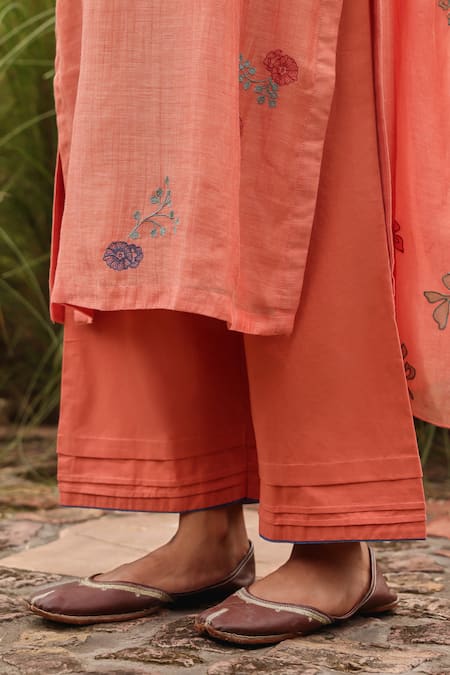 Shop Vaayu Pink Muslin, Cotton Embroidery, Applique, Tassels Magnolia Thread Kurta Set Online at Aza Fashions Shop_Vaayu_Pink Muslin, Cotton Embroidery, Applique, Tassels Magnolia Thread Kurta Set _Online_at_Aza_Fashions