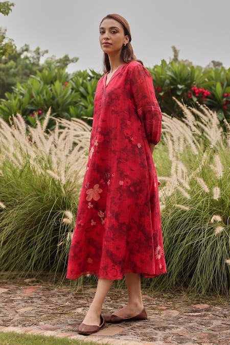 Buy_Vaayu_Pink Muslin, Cotton Embroidery V-neck, Collared Rosewood Bloom Dress 