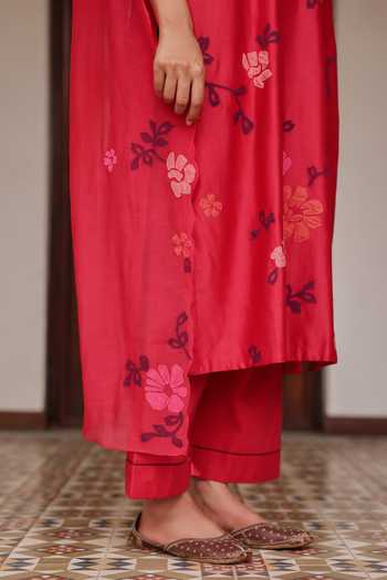 Shop_Vaayu_Pink Silk Applique, Tassels Round Neck Rosewood Kurta Set